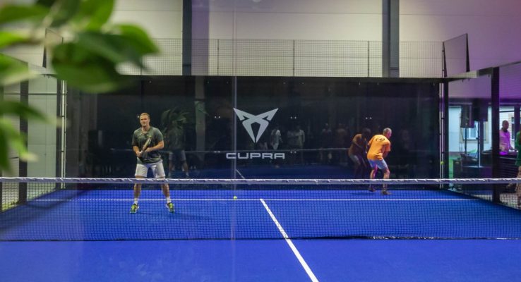 Jaunajā mūsdienīgākajā Padel tenisa klubā Latvjā atklāts “CUPRA panoramic” korts!